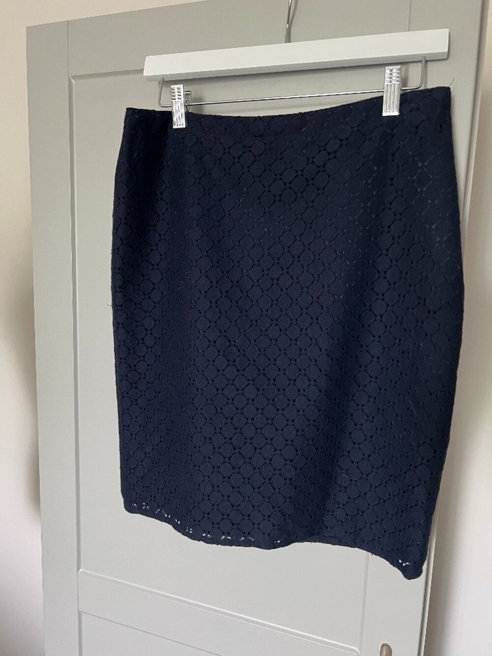 The Limited Navy Patterned Skirt Size 4